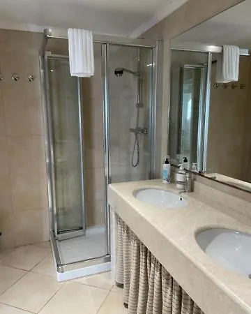 Cote Baie Avec Parking Wifi Draps Et Serviettes * Hendaye